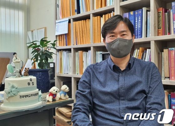 항문 없어진 유기견에 희망 준 수의사 “수술하다 어깨 쥐났죠”